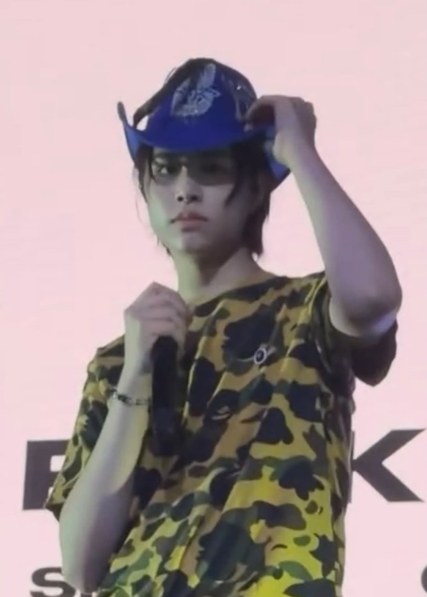 anchanspace's tweet photo. the hat that biglou accidently stole was actually this blue cowboy hat..
now we know lol😂 https://t.co/BdgYIcK2qv