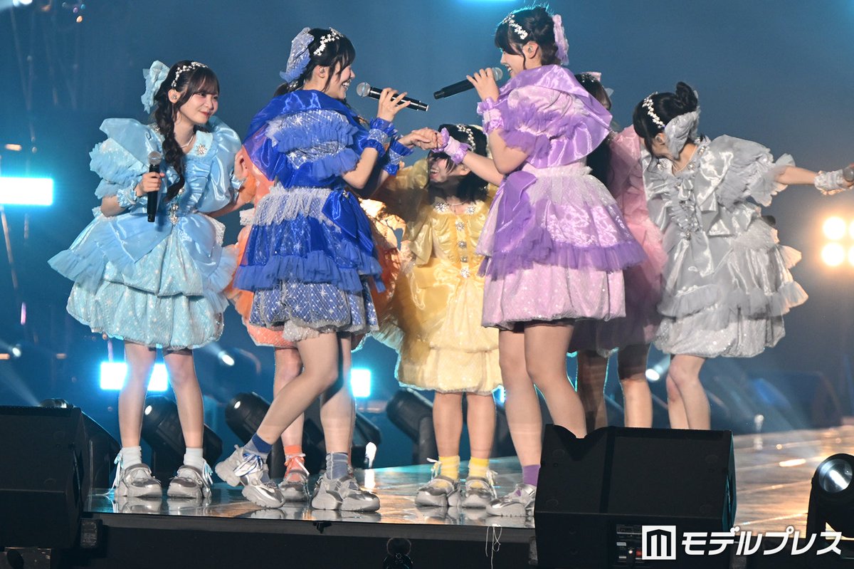 modelpress's tweet photo. 【AGESTOCK2026 in 横浜アリーナ】

MORE STAR、花道パフォーマンスで盛り上げ
「ハグ！」で会場一体に✨️

M1.WITHKAWAII論
M2.ハグ！
M3.アフターオール

#もあすた @MORE_STAR_ https://t.co/iETL0xpa5y