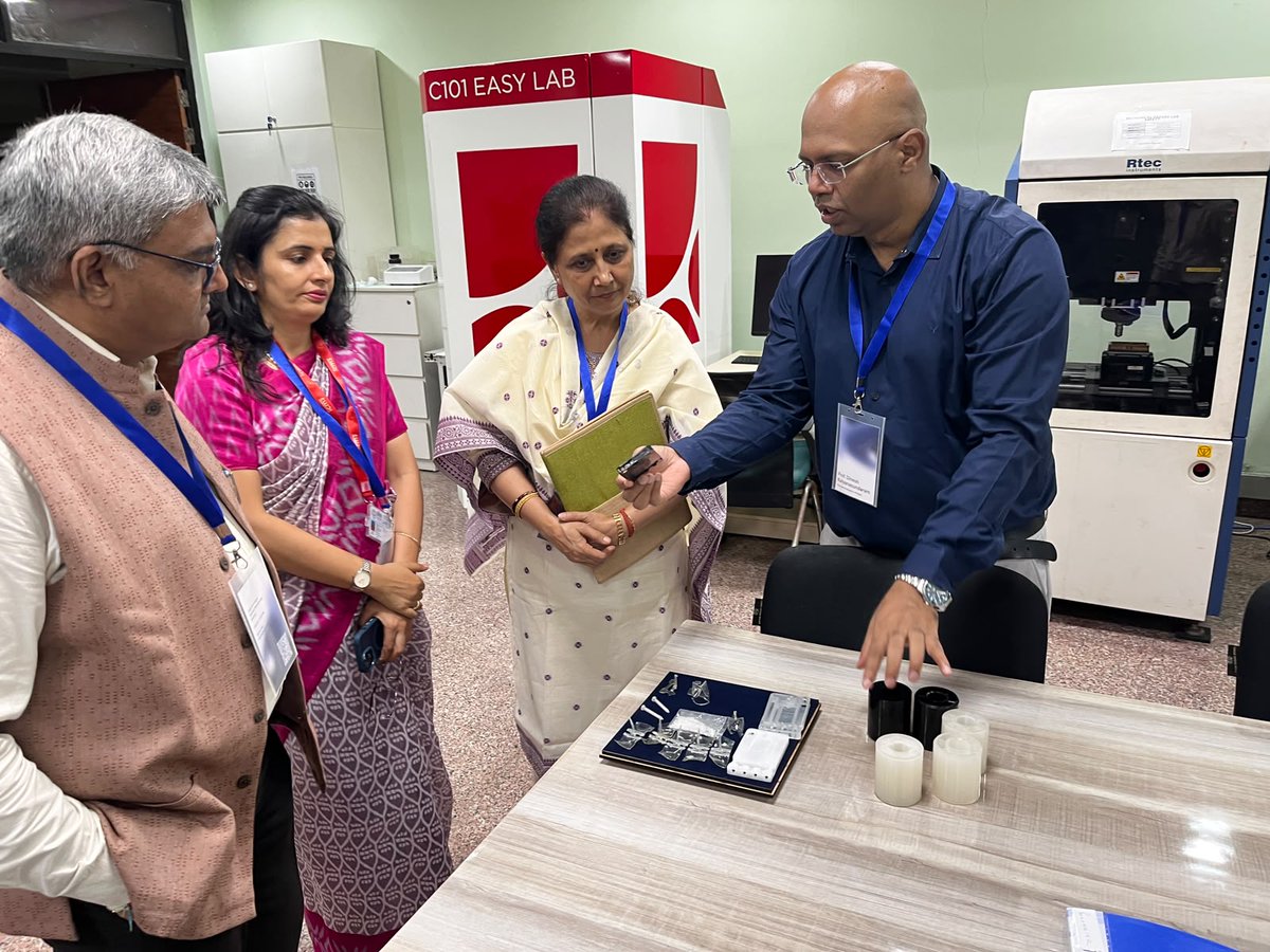 ICMRDELHI's tweet photo. 🏭 From innovation to impact!
The ICMR–DHR–mPragati facility at @iitdelhi  is opening pathways for biomedical innovators to access advanced infrastructure for design, prototyping, test-batch manufacturing &amp; analytical testing—bridging ideas with healthcare solutions. 🚀🔬 https://t.co/FuIUzcjgfZ