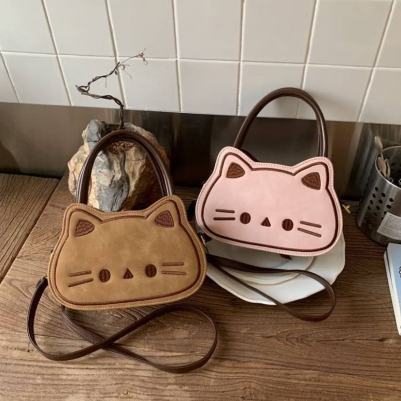 baleiit's tweet photo. TAS KUCINGNYA GEMES BANGET BUSET 😭 https://t.co/AD2G2r8NyK