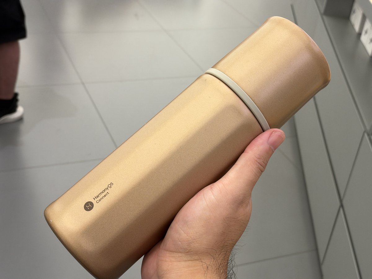 Hayaponlog's tweet photo. さすがファーウェイ。スマホやタブレットに限らず、水筒までもがNearLink（星閃）対応だよ。ついにBluetoothスマート水筒ですらなくなった https://t.co/itN2LGaRxu