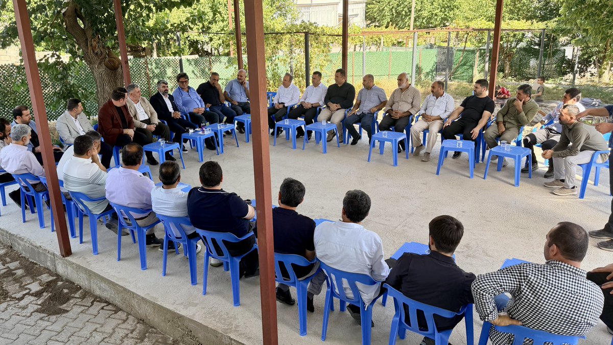 HudaPar21's tweet photo. 📍Bismil Yağmurlu (Dirikê) köyü ziyareti

Milletvekilimiz Faruk Dinç, İl Başkanımız Zeynul Abidin Gülsever ve Bismil İlçe Başkanımız Abdülaziz Balık, Yağmurlu (Dirikê) Köyünü ziyaret etti.

Gerçekleştirilen ziyarette Milletvekilimiz Dinç, partimizin yürüttüğü çalışmalar hakkında bilgilendirmelerde bulunarak köy sakinlerinin sorularını yanıtladı ve iletilen talepleri not aldırdı.