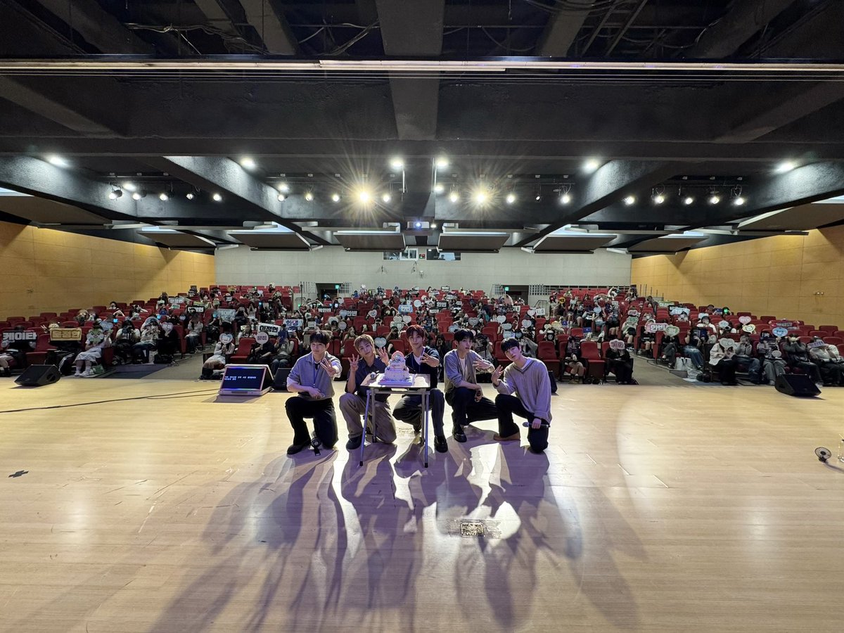 EVNNE_official's tweet photo. 2026 #EVNNE Debut 3rd Anniversary : Ennve More Festa

🎇 CLOSED
다음에 또 만나요!
 
#이븐
#EVNNE3rdanniversary
#Ennve_More_Festa https://t.co/yvqpvvKZZR