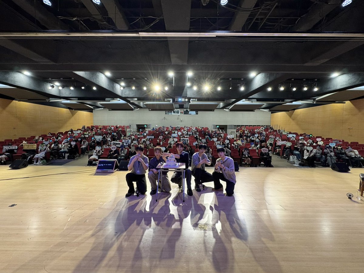 EVNNE_official's tweet photo. 2026 #EVNNE Debut 3rd Anniversary : Ennve More Festa

🎇 CLOSED
다음에 또 만나요!
 
#이븐
#EVNNE3rdanniversary
#Ennve_More_Festa https://t.co/yvqpvvKZZR