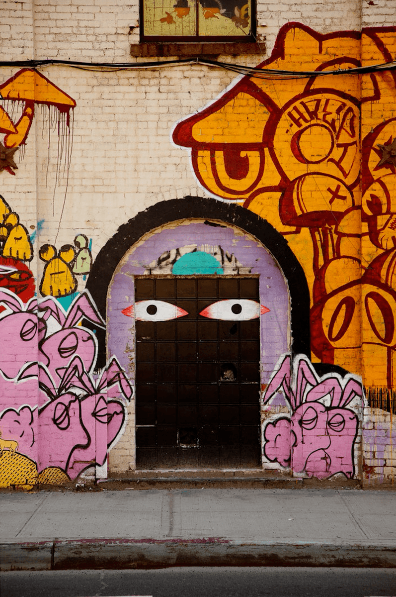 KurniaGayatri's tweet photo. Step into a street art alley in Brooklyn—bold murals, vibrant vibes, and a spontaneous creative spark that makes every corner feel like a new masterpiece. #ArtForEveryday， https://t.co/WtAivqPqQw