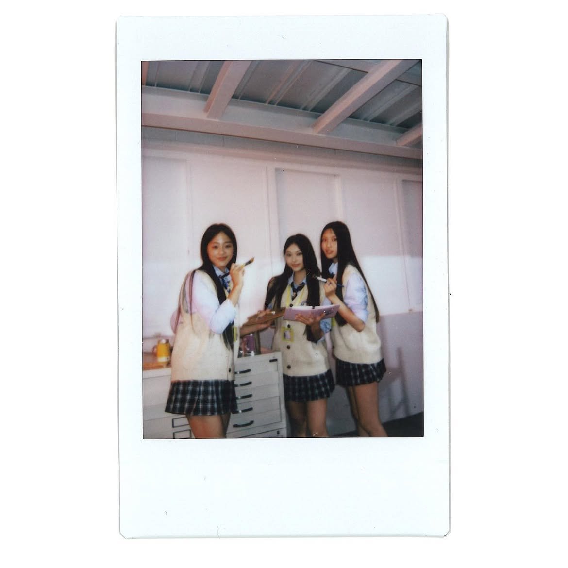 timeto_khr's tweet photo. 220920 NewJeans School Behind 📷
🔗https://t.co/wZXAbX1M2K
#해린 #HAERIN https://t.co/51qFrtDGI8