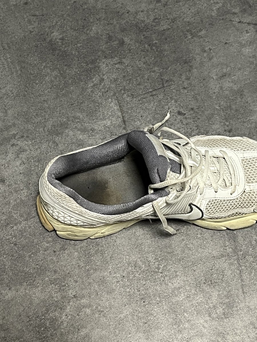 JakubSneakerhub's tweet photo. 😈😈 #shoes #sneakers #gym #feet https://t.co/6irZZ4AXZE