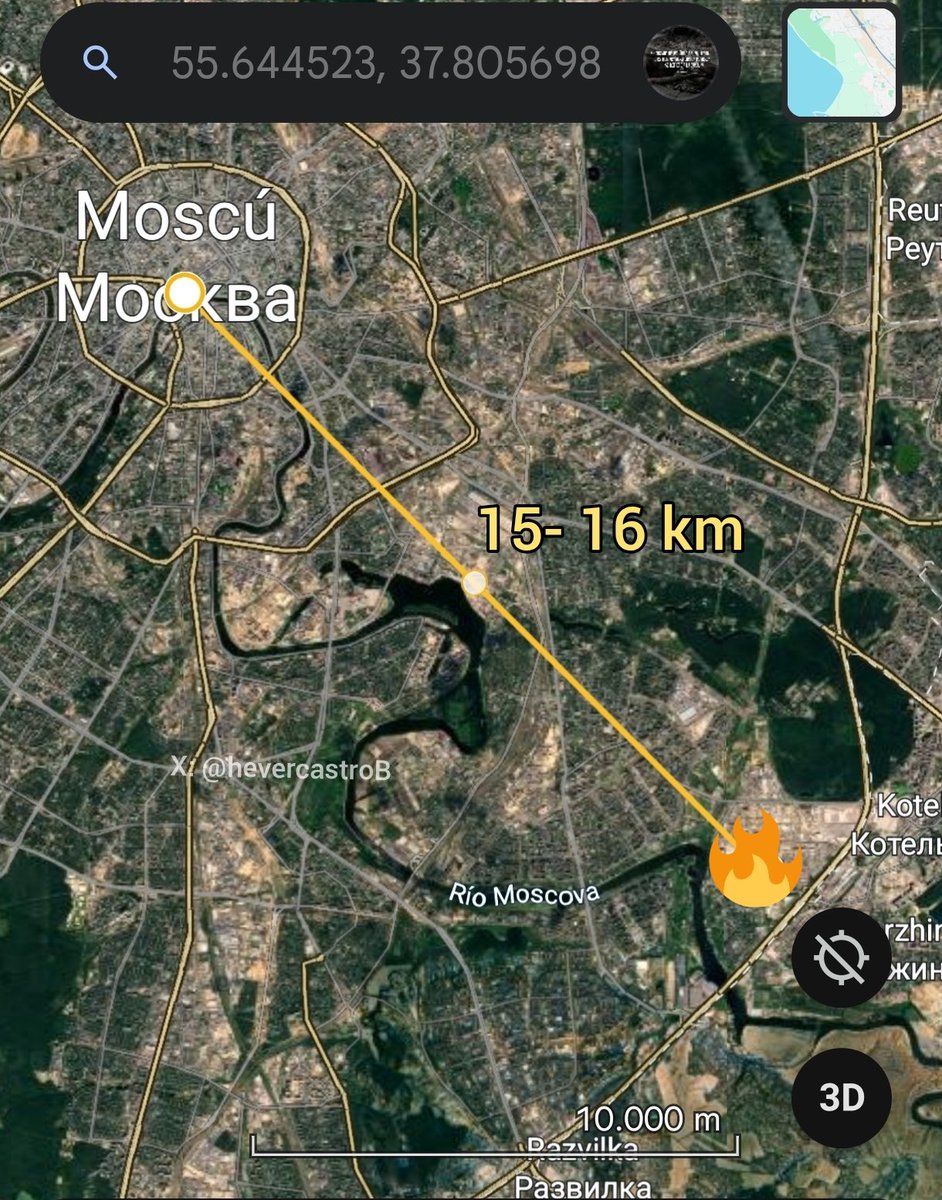 HeverCastroB's tweet photo. Lo que debe preocupar mucho a Putin no es solo que Ucrania le haya lanzado un enjambre de drones a la refinería de Moscú, sino que varios cayeron a solo 15 kilómetros del Kremlin. Se supone que esa zona es la más protegida de toda Rusia. Parte de las defensas fueron vulneradas.

Ucrania le respira en la nuca.