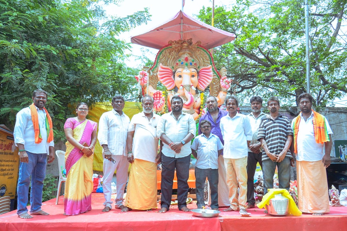 SuryahSG's tweet photo. #SouthChennai Constituency, #Velachery Ward 178 - Tharamani Vinayagar Darshan.

#தென்சென்னை தொகுதி, #வேளச்சேரி வட்டம் 178 - தரமணி பகுதியில் விநாயகர் தரிசனம்.

#GaneshChaturthi https://t.co/IrpYAR6JwP