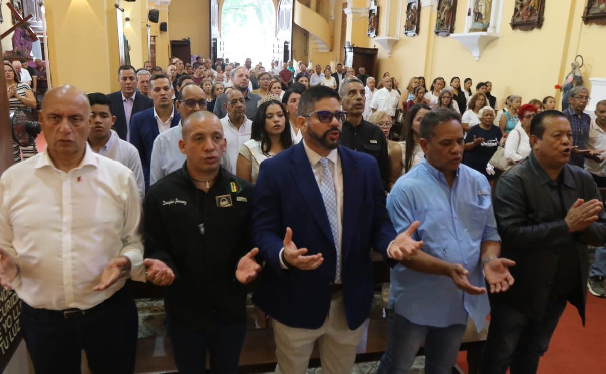 DouglasJimenez's tweet photo. #CARABOBO! Con una misa de acción de gracias, conmemoramos los 85años de @ADemocratica en nuestro estado. Pidiéndole a nuestro señor Jesucristo luz, y fe para salir de la situación que tenemos los Venezolanos. Seguimos luchando por una Venezuela libre y de los Venezolanos. https://t.co/TL2bDUdKxV