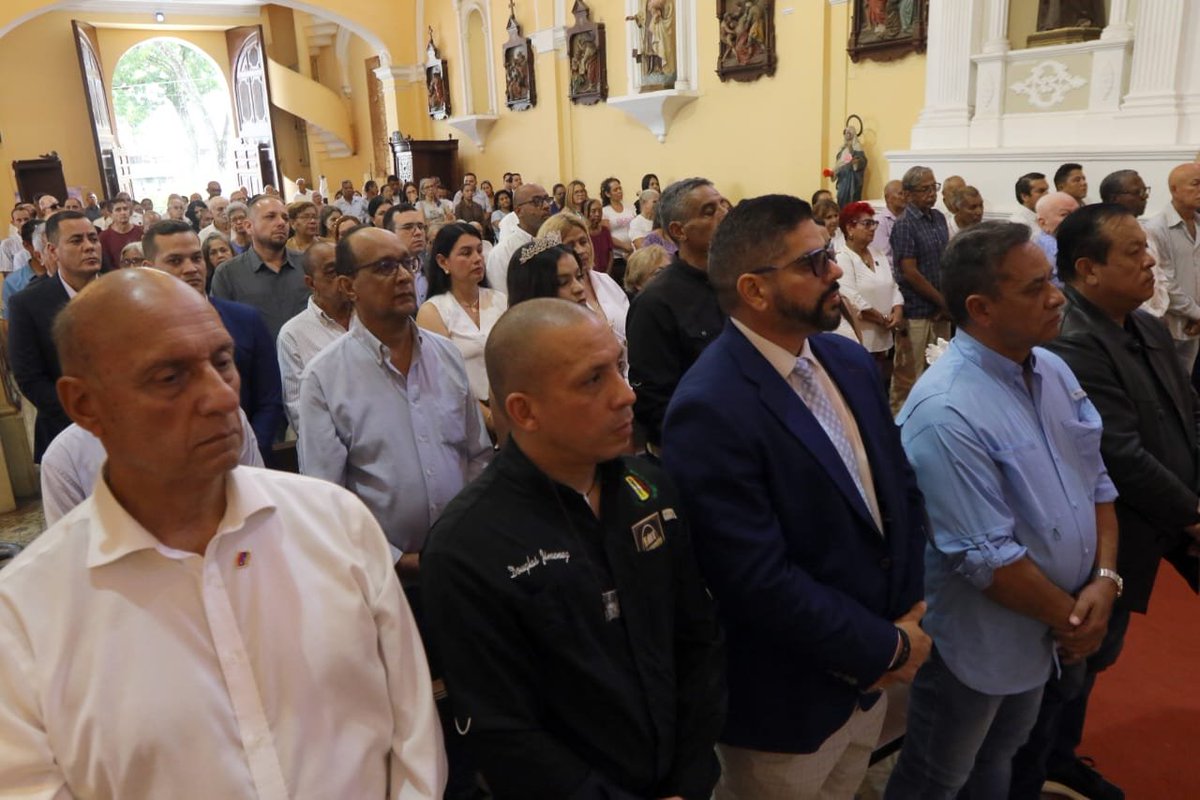 DouglasJimenez's tweet photo. #CARABOBO! Con una misa de acción de gracias, conmemoramos los 85años de @ADemocratica en nuestro estado. Pidiéndole a nuestro señor Jesucristo luz, y fe para salir de la situación que tenemos los Venezolanos. Seguimos luchando por una Venezuela libre y de los Venezolanos. https://t.co/TL2bDUdKxV