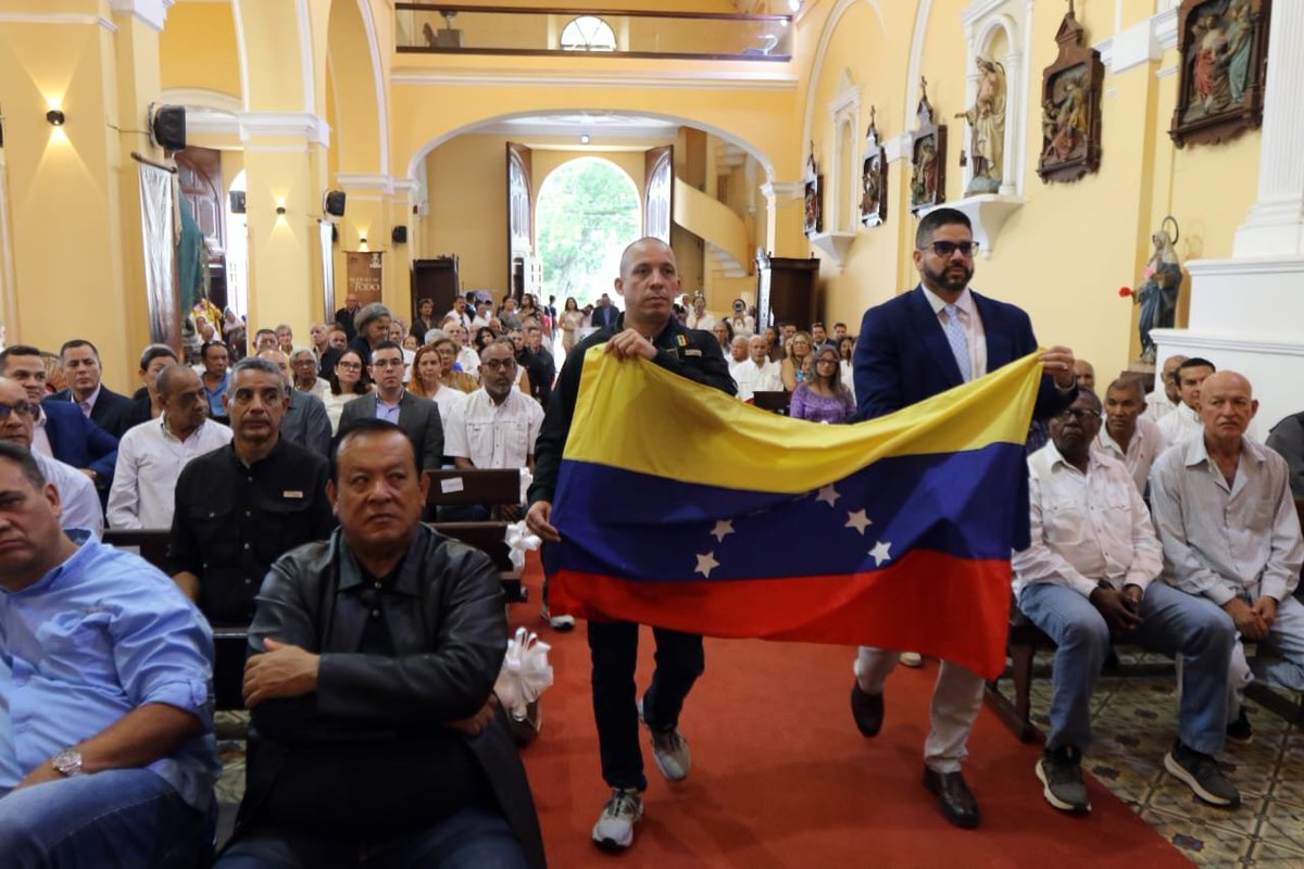 DouglasJimenez's tweet photo. #CARABOBO! Con una misa de acción de gracias, conmemoramos los 85años de @ADemocratica en nuestro estado. Pidiéndole a nuestro señor Jesucristo luz, y fe para salir de la situación que tenemos los Venezolanos. Seguimos luchando por una Venezuela libre y de los Venezolanos. https://t.co/TL2bDUdKxV