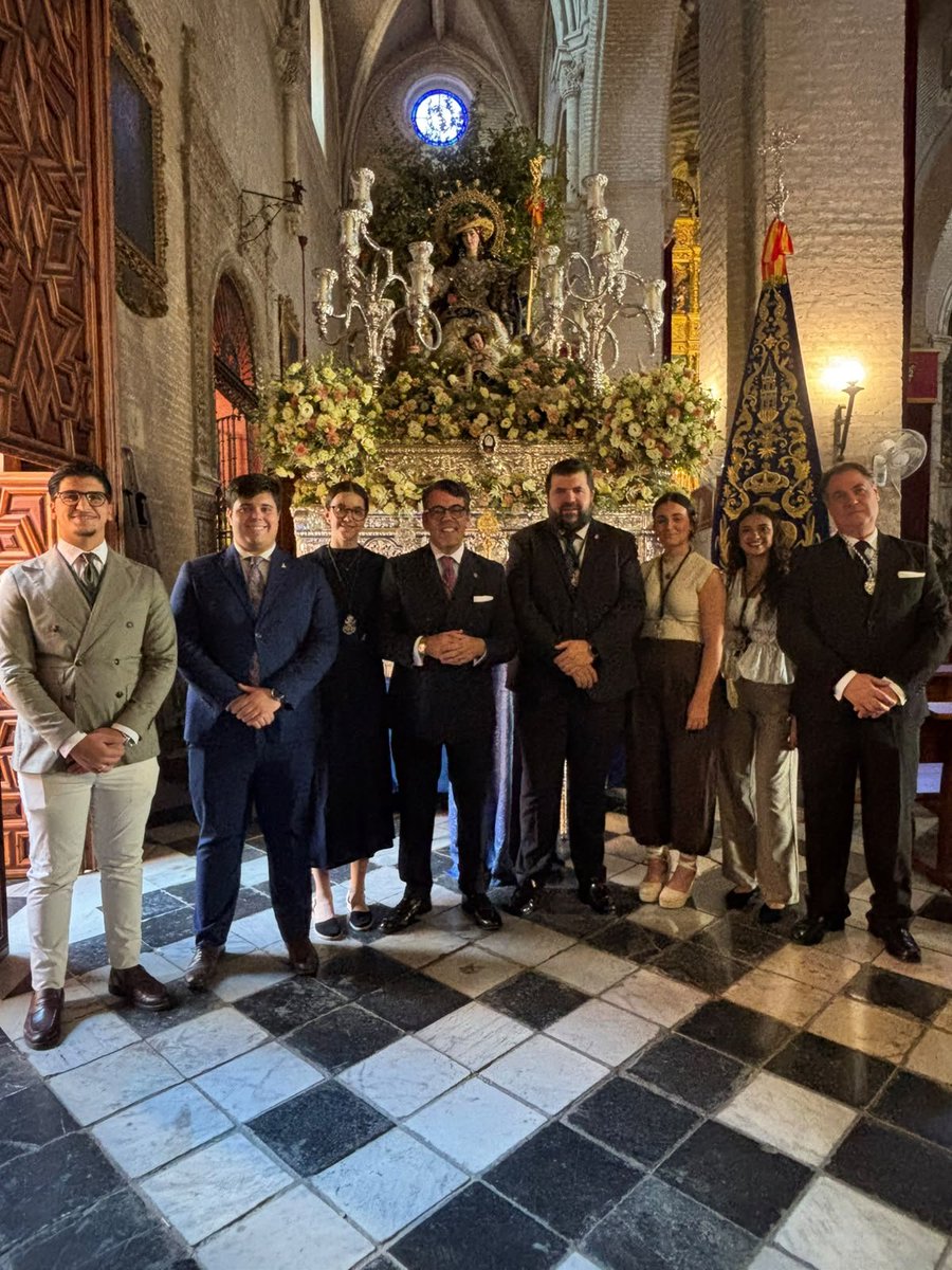 PastoraAlcala's tweet photo. 🟢 REPRESENTACIÓN

En la tarde de ayer, una representación de nuestra Asociación Parroquial, estuvo presente en la salida procesional de la Divina Pastora de las Almas del barrio de Triana.

Agradecemos un año más a tan querida Hermandad de la @PastoraDeTriana su cálida acogida. https://t.co/xe4iNbvecw