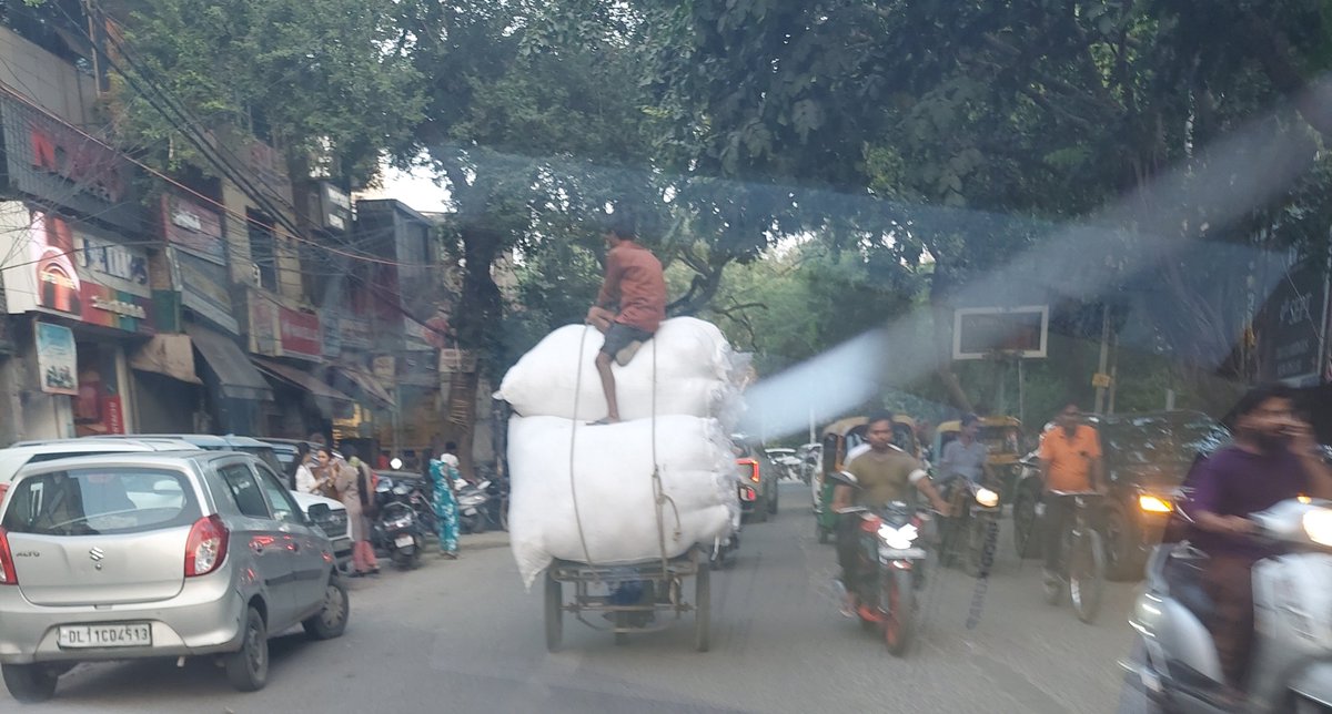 cmsinghhp's tweet photo. @BHUPENDER_HRD These illegal modified rickshaws are certified by Government Of Delhi &amp; Delhi Police to run on each streat and road Of Delhi. https://t.co/CxRZ807vsp