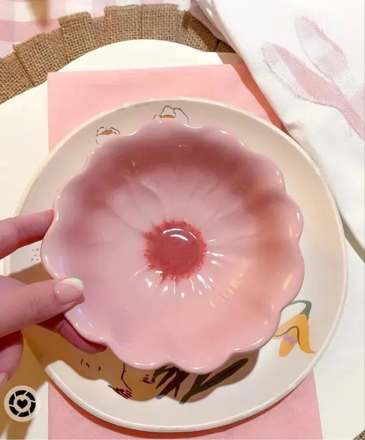 gbbriell1's tweet photo. AKU MAU KASI TAU ADA TOKO  PIRING YANG LUCU AESTHETIC KAYAK GINI YANG HARGANYA MASUK UNTUK KAUM BPJS 🫵🏻🤑🤑 https://t.co/AK45UtThqM