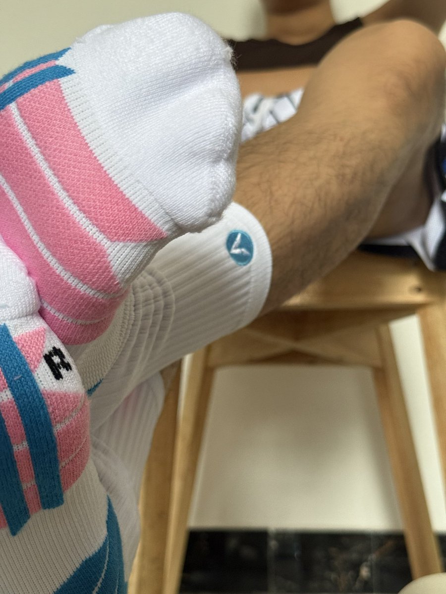 joji212722's tweet photo. 该买新🧦了 https://t.co/usSGhcIT6D