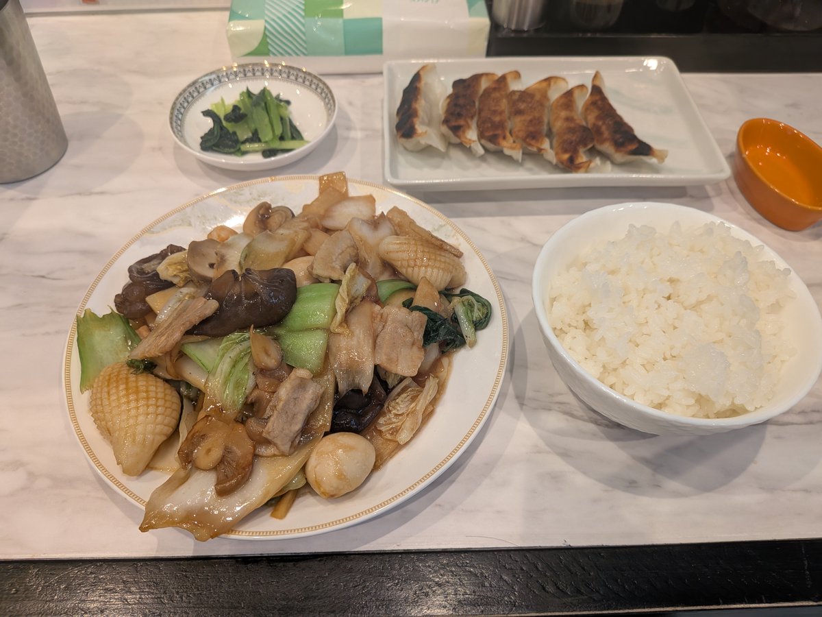 Luku_2's tweet photo. 有馬温泉はスルーして湊山温泉に行きました、冷たい源泉風呂が良い
天王寺駅まで移動して晩飯は八宝菜と餃子、最後にハルカスで夜景見てきた
新幹線で帰ります https://t.co/q0pumwapA5