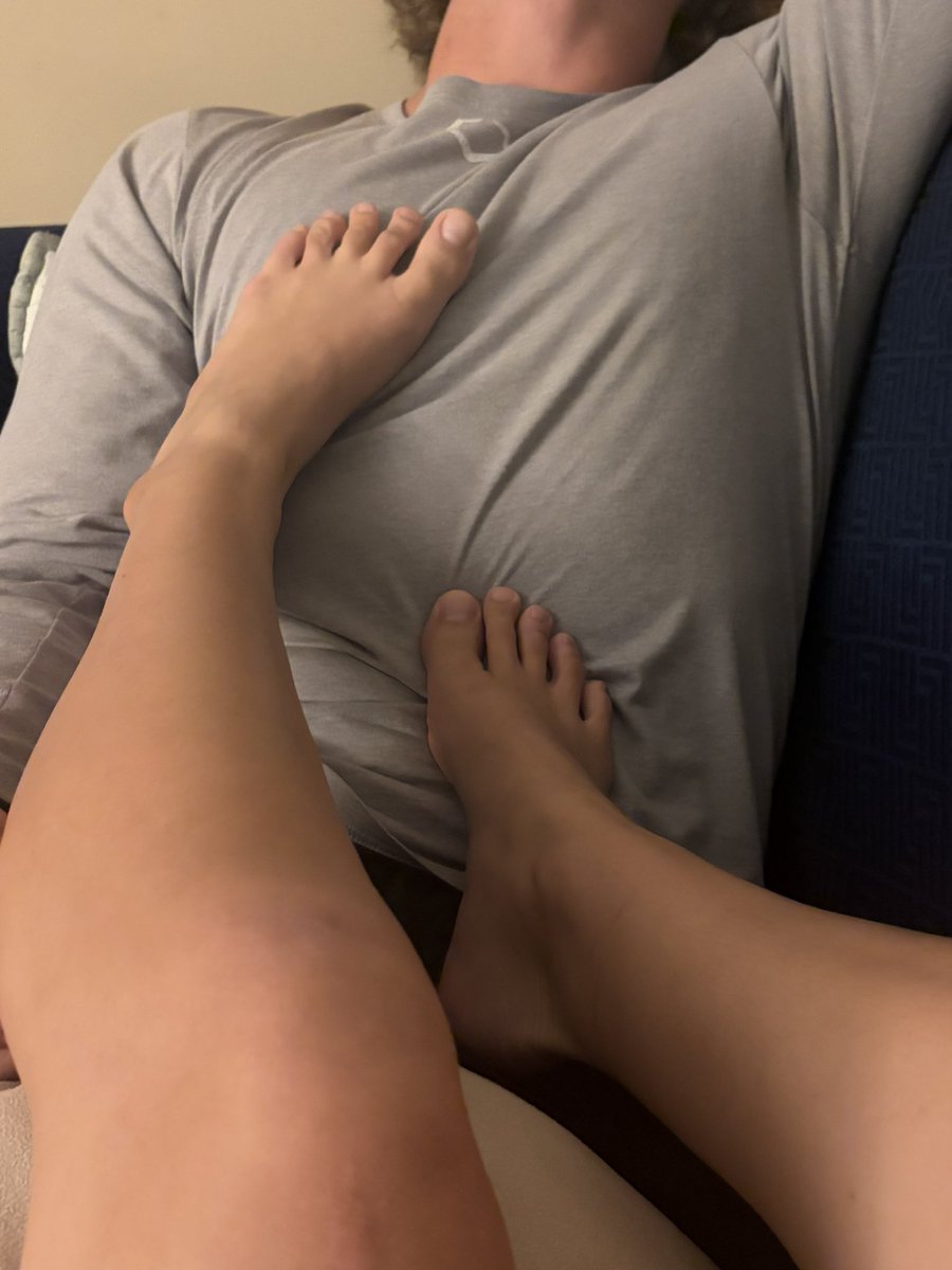 TheArchie55's tweet photo. Got my new foot rest #footfetısh #feetworshi̇p #FootObsessed https://t.co/onjyZyZ4wR