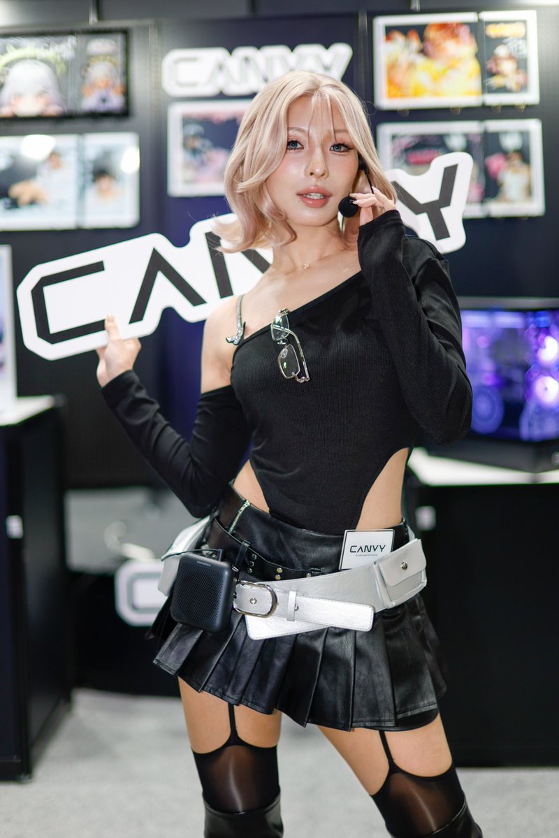 mantaro2030's tweet photo. 東京ゲームショウ2026
CANVYブース

藤堂ラナさん @_lanamaru_ 

いつ会ってもカッコよくてキュートで優しい藤堂さんは僕にとってずっとラブなアンドロイドです🤖

#TGS2026 #CANVY https://t.co/c7znSYLP8R