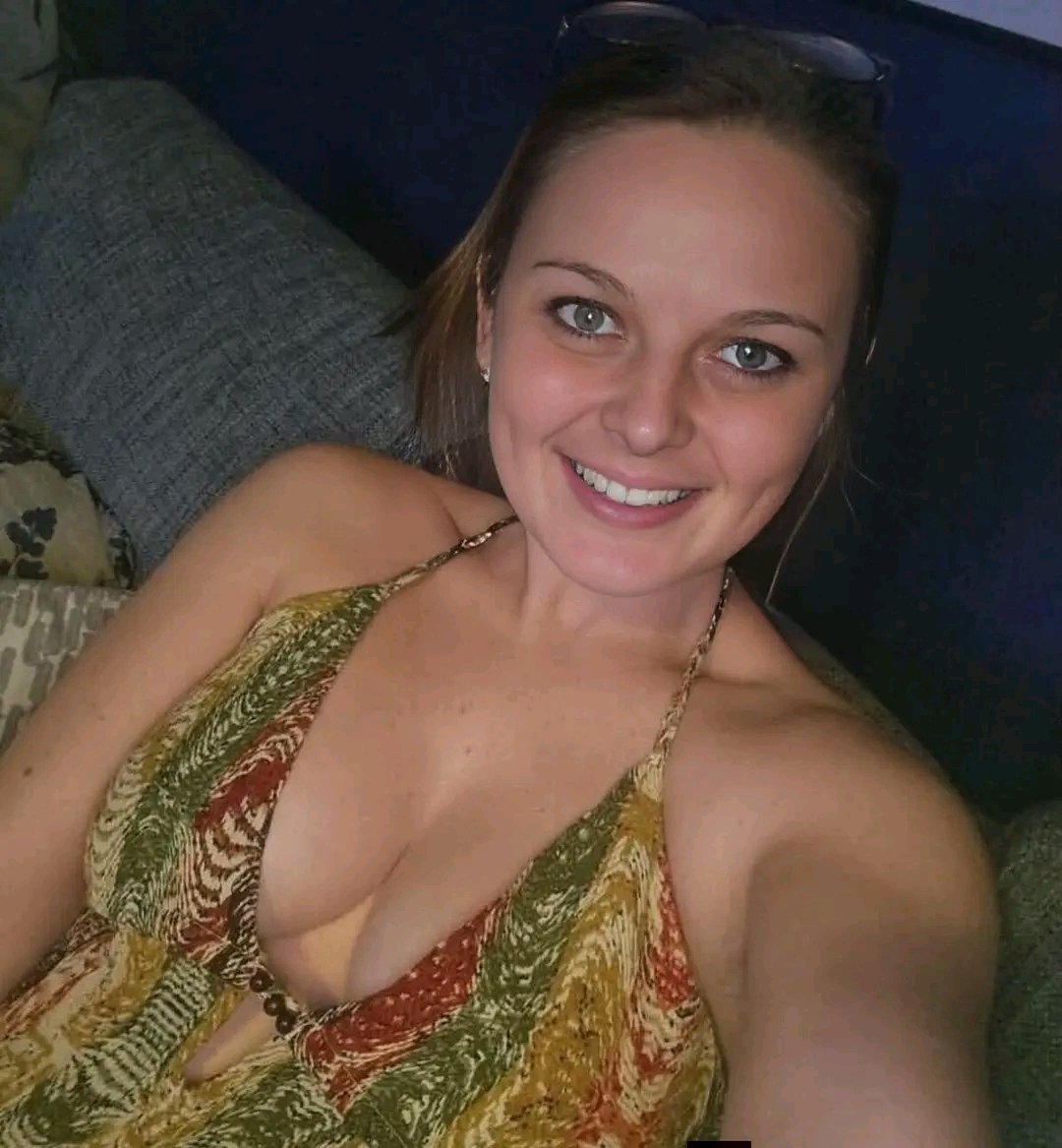 Kelly__lisa's tweet photo. Hello why have you not been responding to my text or it's seems I'm too ugly to be  texting you right ☹️☹️ https://t.co/iwljySAcvg