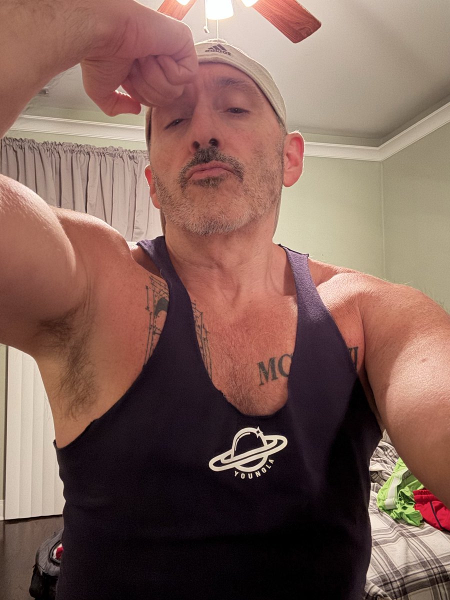 hungjockguy's tweet photo. @alphabronation alpha male over 60 https://t.co/0uTQudg8xM