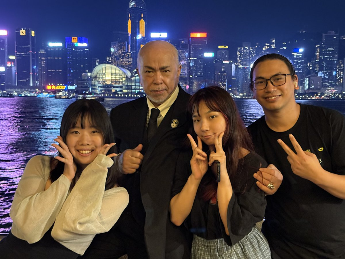 nagare_aotsuki's tweet photo. 夕食迄まだ時間があったので香港チームにビクトリアハーバーに連れて来てもらった。

こういうところで写真を撮るといつだって私はCGっぽいけど本物だからね！

4枚目はなんか有名なワッフル屋さんらしい。 https://t.co/Xtg0jl0Pcf