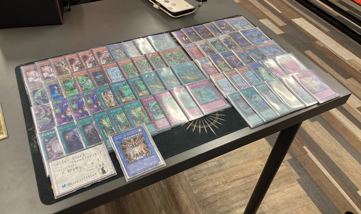 Noah25784565's tweet photo. 刮マイCS.26.9.20(日)
使用:ブラック•マジシャン•セネト

1.レイズムーン.後○○チ○
2.メメント.先○×○チ○
3.海皇竜華.先○○チ○
4.キラーチューン.先○×○チ×

決勝
5.メメント(再戦).先○×○チ○
6.キラーチューン(再戦).先○○チ○

🏆優勝🏆

個6-0チ5-1
最高に楽しかったです！

#邪神戦績 https://t.co/9LS8RyUyBK