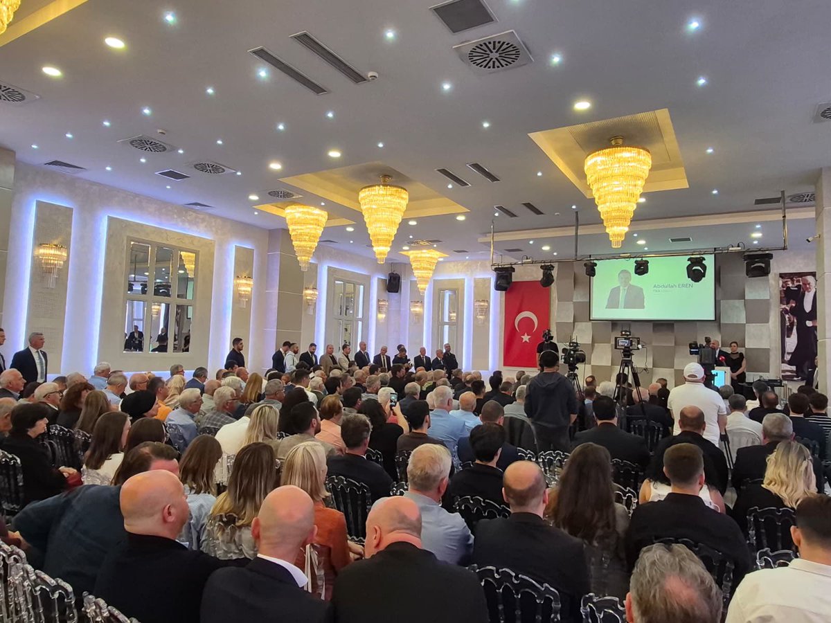 abdullahciftci7's tweet photo. Türkiye-Bosna. Sancak Derneği tarafından düzenlenen ve TİKA başkanı Sn. Abdullah Eren’in sunumu  ile gerçekleşen  “Türkiye’nin Balkanlarda artan rolü”temalı program’a iştirak ettik, Rumeli camiasının eşrafları ile birlikte olma, hasbihâl etme ve TİKA başkanın etkili sunumunu takip etme fırsatı bulduk. Programda emeği geçenleri tebrik ediyorum…🇹🇷