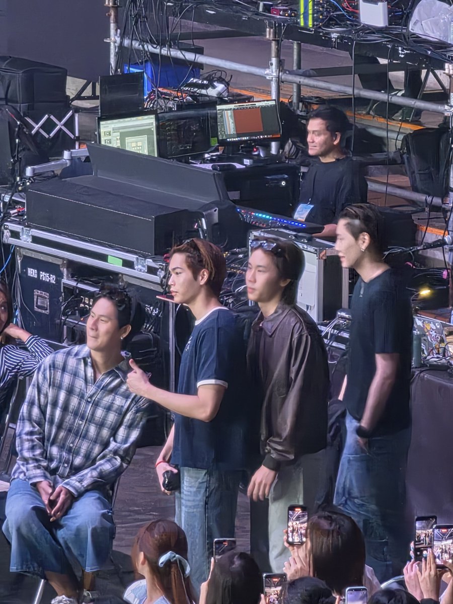 Mookiizab's tweet photo. ทุกคนนน แก๊งอันตรายมาให้กำลังใจนานิครบบบบ มาร์ค เปรม วินนี่ พี่บุ๋นแถมมาด้วย

#SkyNaniSToTheNFancon 
#SkyNaniSToTheNFanconD2
#hirunkit_  #markjrtn #prem_space #winny https://t.co/l9wrpFu00r