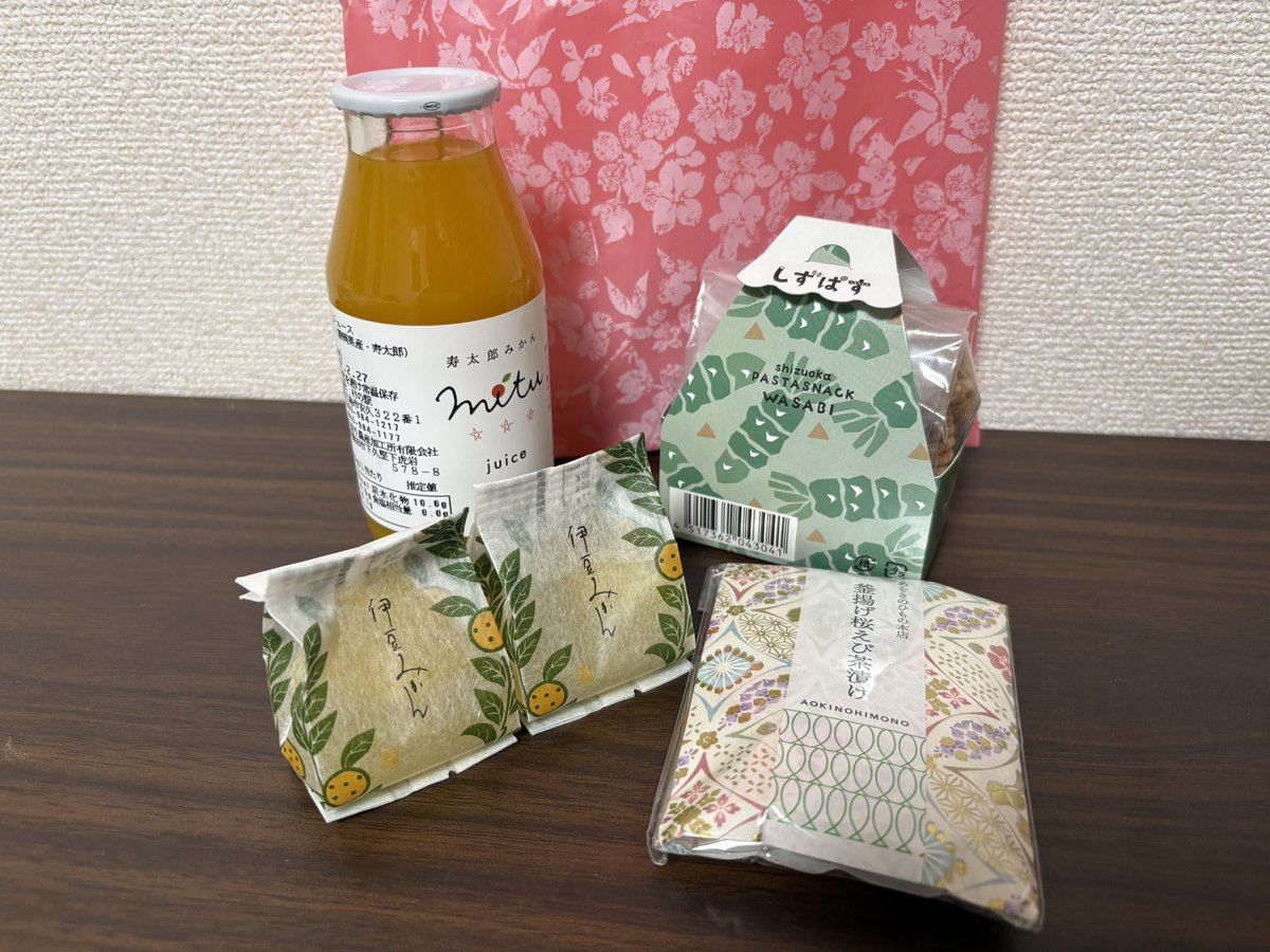 ei_t0k's tweet photo. 仲良しちゃんからセンス良いお土産🥹
いつもありがとう🥰 https://t.co/aRsBTeNeS0