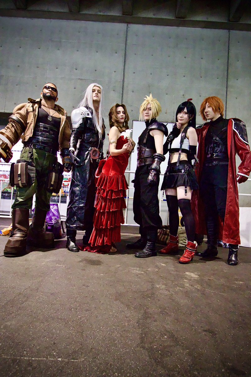 Chriph_cosplay's tweet photo. FF7 大集合

クラウド@u_ray92 
セフィロス@Chriph_cosplay 
ティファ@aocos_xx 
エアリス@ryuumikazuki 
バレット@kinuzero 
ジェネシス@CalpisFowl 

#FF7
#コスプレ
#TGS2026 https://t.co/X6A9Q7YRF7