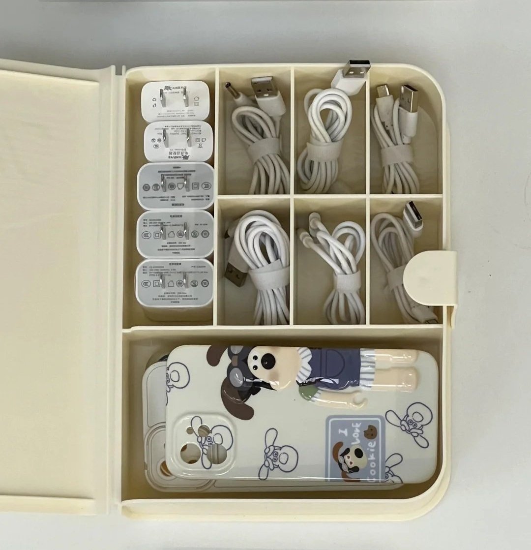 bluenoirain's tweet photo. storage ideas for your desk setup

a thread https://t.co/1fQGWEiZ05