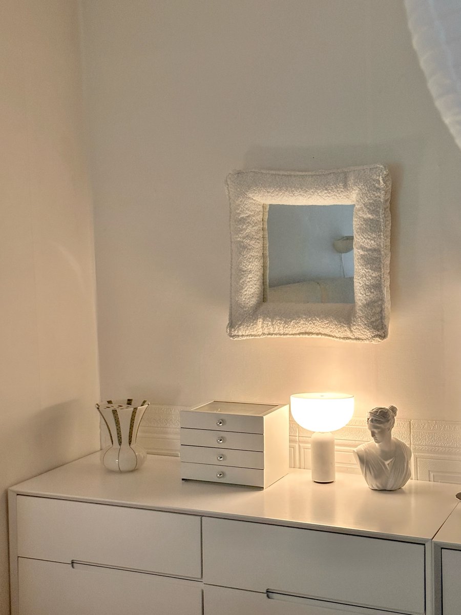 GaylordStorv's tweet photo. Product provided

I love this small change in our living room 🤍 The Fluffy Square Mirror by Sleepdino looks beautiful on the wall. Its cream color and boucle texture feel soft and cozy, while the rounded corners create a warm, gentle atmosphere. https://t.co/9FFj16640b