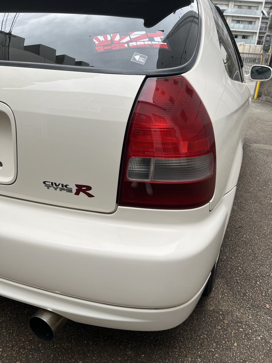SamuraiWorks88's tweet photo. 幻のステッカー貼ったEK9
新しいステッカーを作らないと...
BADラビ(仮名)の背景のシートは刀
車検対応シート...KATANA
#Samuraiworks
#シビック
#EK9
#タイプR
#ステッカー
#バケットシート
#刀
#KATANA
#車検対応シート
#ジャンプオフオートモービル https://t.co/FBw2K0s3b5