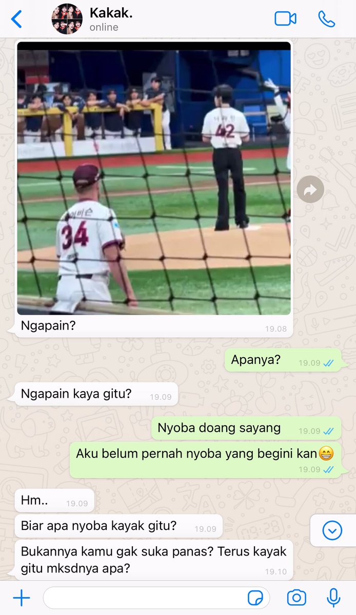 najestories's tweet photo. dosen galak au: beginilah cara si sharga ngadepin lakinya yang masih suka tebar pesona.

nomin few tweets au https://t.co/l3HvyO2jJR