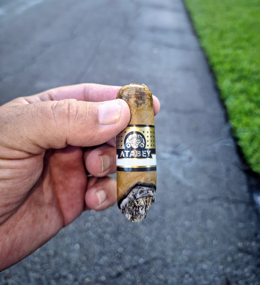 keepmovin2020's tweet photo. Nice way to start Sunday. 
#CIGARLIFE ☕️🏋‍♂️🚶‍♂️🔥💨 https://t.co/sStzO2BTQ5