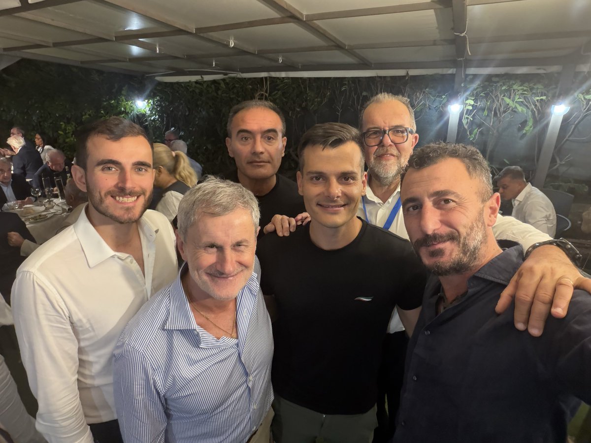 EmanuelePozzolo's tweet photo. LA DESTRA O È SOCIALE O NON È.
Quando la militanza politica è identità, legami e radici profonde: evviva la destra con il sorriso! 🇮🇹
#avantitutta #orvieto26 https://t.co/rfXVUGiTdb