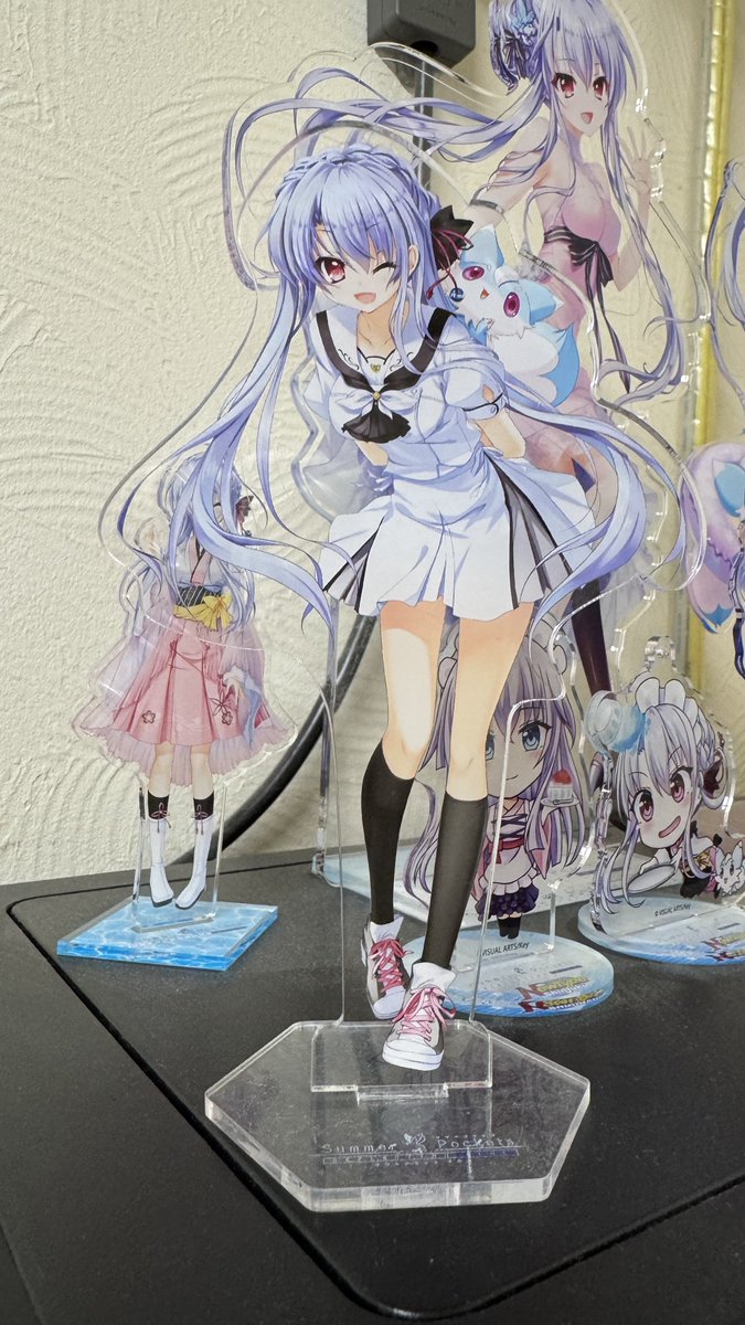 468naruse's tweet photo. 何故かこの蒼のアクスタこれとは別に2個ある https://t.co/42ZaT89cWD