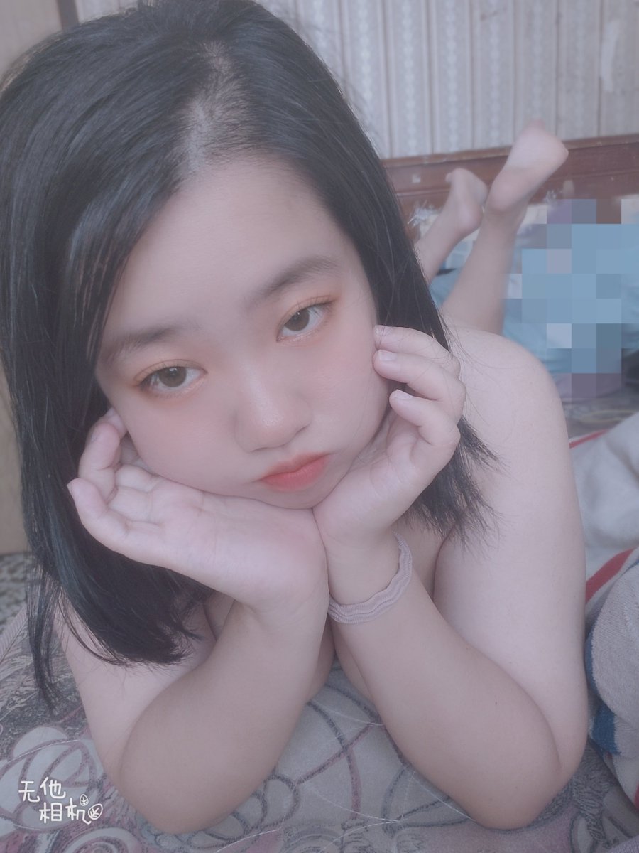 whitefin_90's tweet photo. ベッドに来ない？
🥴 https://t.co/yWwD9JyGyc