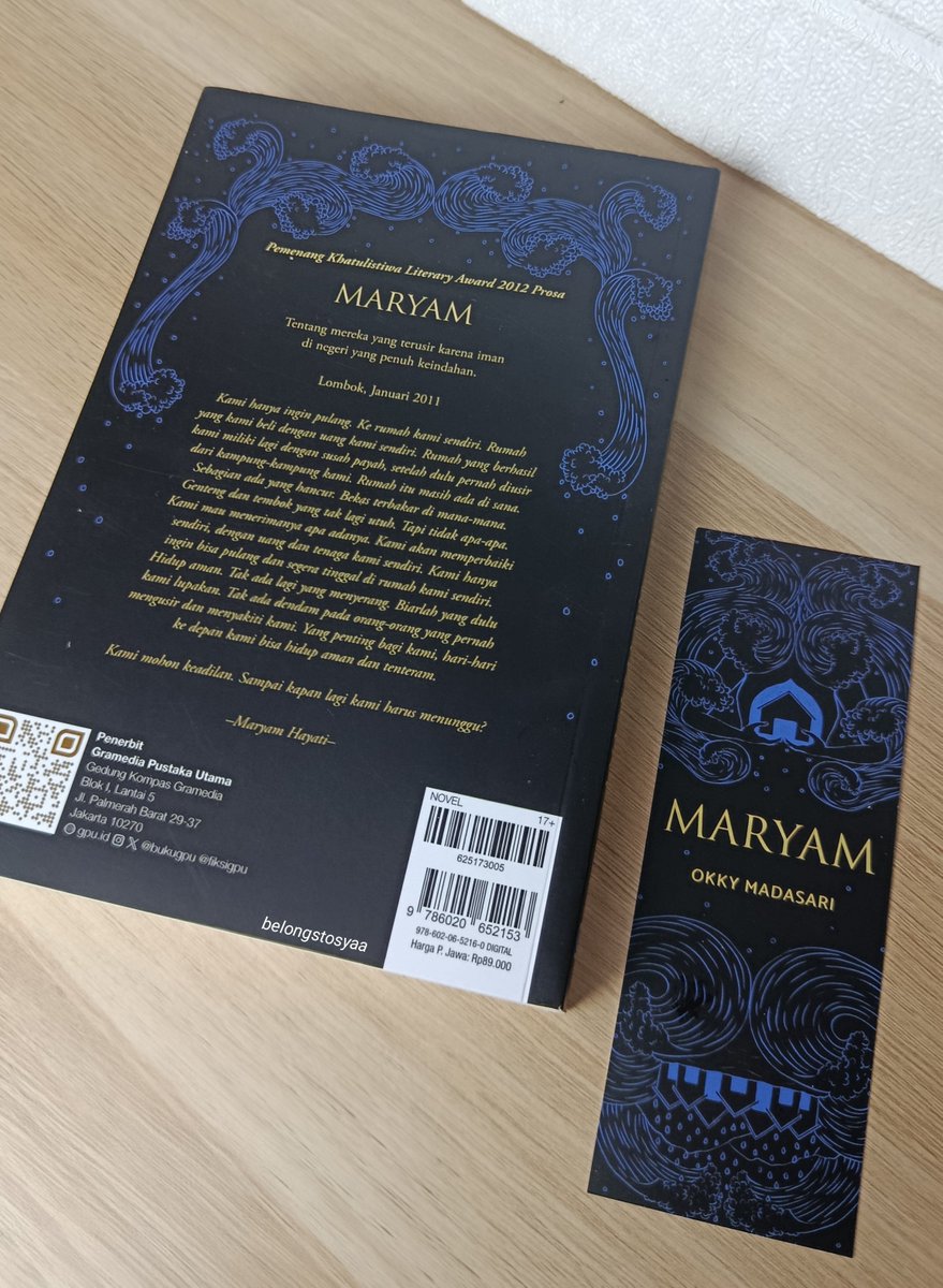 belongstosyaa's tweet photo. 「ᯓ 𝒃𝒐𝒐𝒌𝒎𝒂𝒊𝒍 ᯓ」

kedatangan hadiah giveaway dari kak @Caffceinee 😻‼️ lagi pengen baca karya okky madasari, makanya aku pilih buku ini. tysm kakakk🫶🫶 https://t.co/AEK8T65J1d