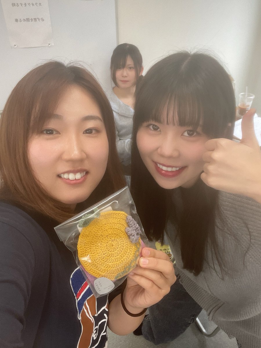 rico_inase111's tweet photo. 逆班で同じ役のりのちゃんからいただきました🍊🐿
皆に手作りしててすごかた、、
演技だけじゃなくて手先も器用なんかーい！！！(もったいなくて使えない、、)

見に来てほしいです！🪻🪻
ご予約は↓↓↓🙇🏻‍♀️
https://t.co/sXOuddgTh8

#ゼロイチニ https://t.co/YpaS53OTYV