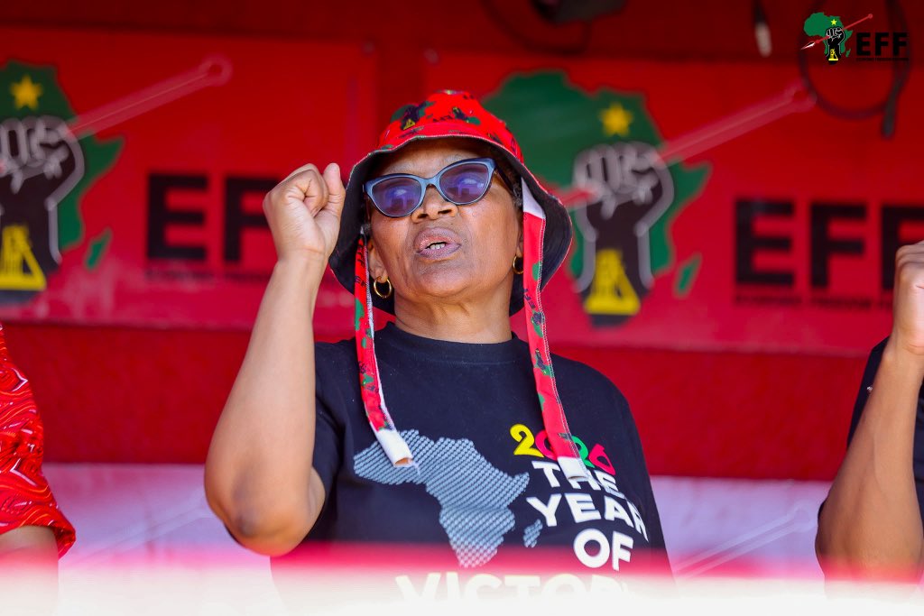 EFFSouthAfrica's tweet photo. Fighter Siphara leading Nkosi Sikelel’ iAfrika, as originally composed by Enoch Sontonga, at the Delft South Point Complex during the Provincial Manifesto Launch.

 #EFFWCManifestoLaunch https://t.co/bPvm96mjFg