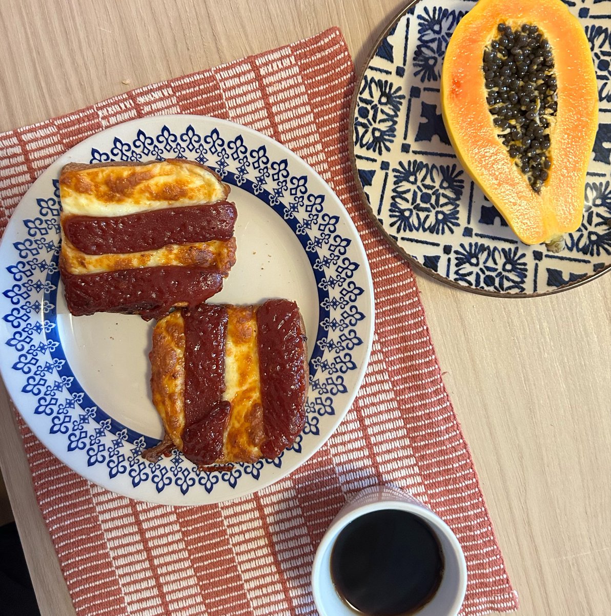 ralgosn's tweet photo. romeo e juliano toast https://t.co/j7Gz0UXMN4