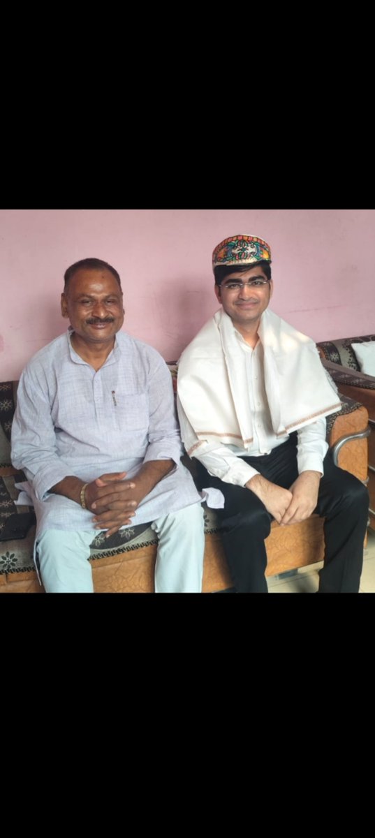 RAMPUKAR_RLM's tweet photo. प्रिये भतीजा संजीव कुमार आईएएस लव कुश सम्मान समारोह में माननीय मुख्यमंत्री बड़े भाई सम्राट चौधरी जी, बड़े भाई उपेंद्र कुशवाहा जी एवं निशांत कुमार जी के हाथों सम्मानित होते हुए. घोड़ासहन चम्पारण की ओर से बधाई https://t.co/C4QORuSMXa