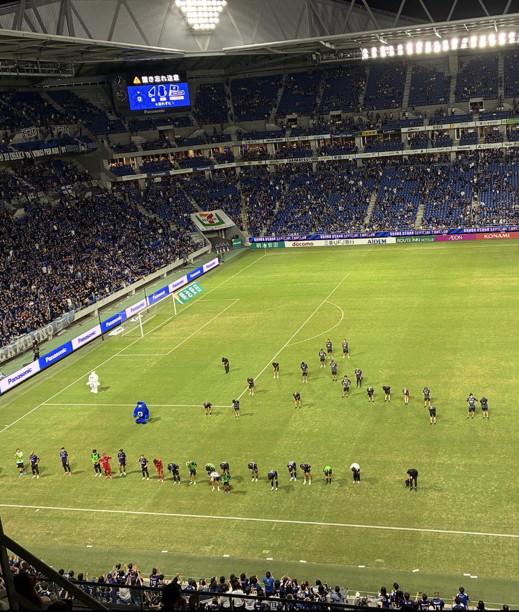 marikotakeshima's tweet photo. 試合後サポーターの皆さんをしっかり見て場内を歩いた山下諒也選手
「多くのサポーターが来てくれて素晴らしい声援を送ってくれた。本当に勝利を届けたかった」と皆でロッカーで話したそう

全ての責任をしっかり背負って
サポーターに勝利を届けます
と
力強く語って下さいました 
#ガンバ #デポナビ https://t.co/KbwyJxYW6h