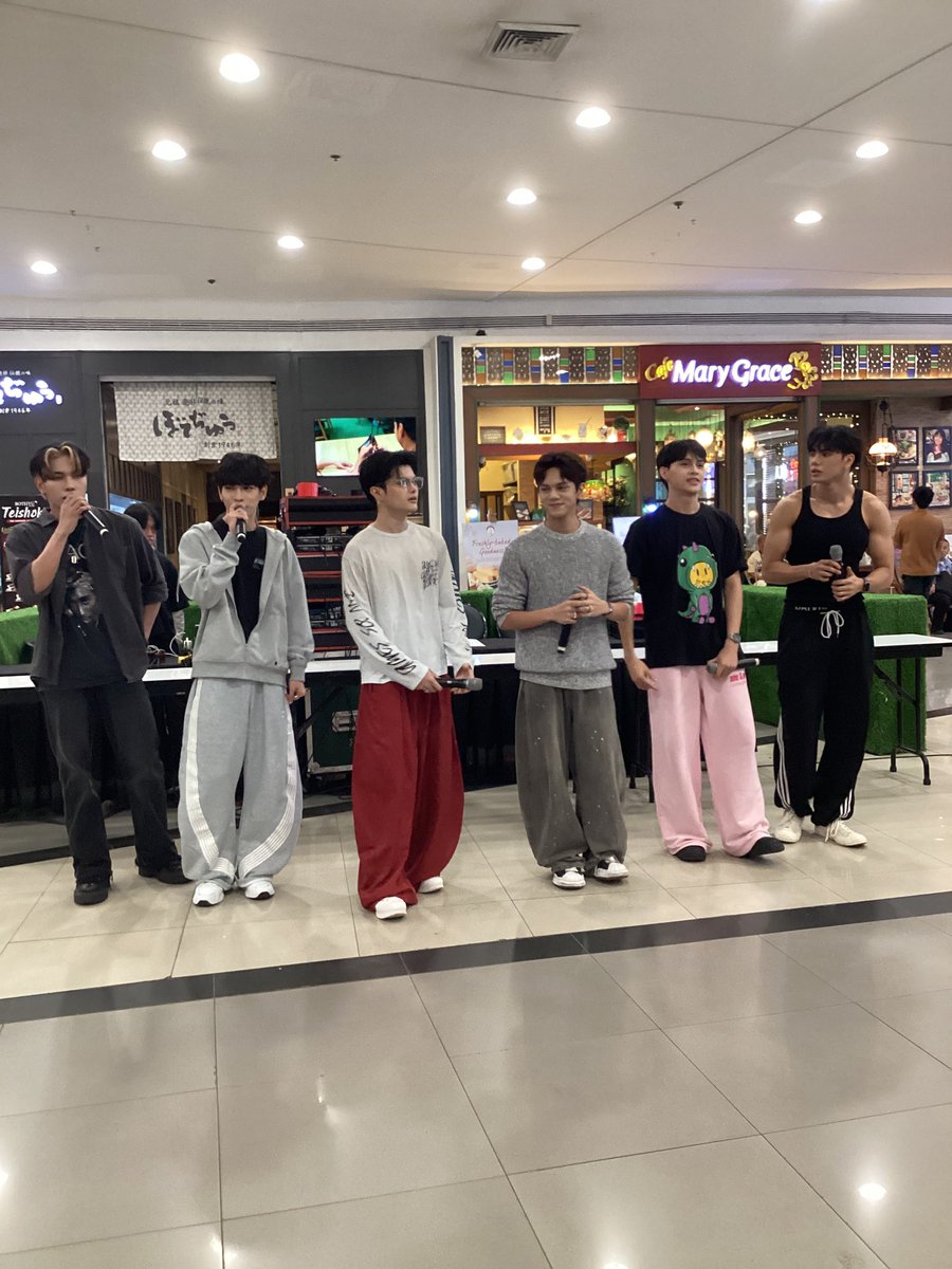 FrncsJewls's tweet photo. @dayonevst @DAYONEOfficial_ bukod sa i got to see Dayway, it’ll be meeting new peopleeeee. Super fun ng nameless fandom and sofer welcoming. Who would’ve thought na first time ko lang silang makilala/makita noong first busking

ENTRY LEADS TO DAY ONE
#DAYONEOfficial @DAYONEOfficial_ https://t.co/LS8TQJY7EF
