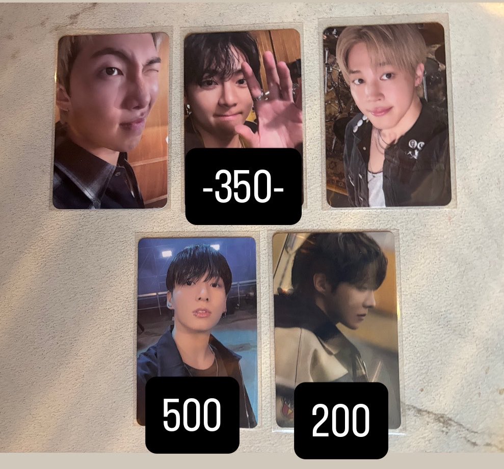 daegus1ta's tweet photo. bts satış

targetlar set 
hopekook set
setleri ayrı ayrı alabilirsiniz 

hasarsızlar, fiyatta yanlışlık varsa uyarabilirsiniz https://t.co/S3cSduZNyr