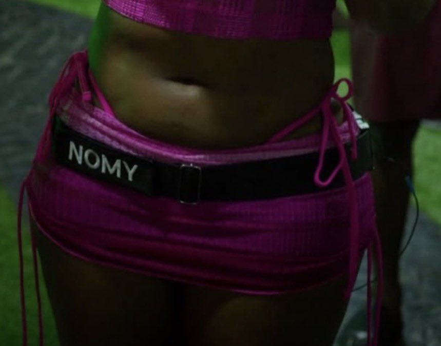 Nomycrave's tweet photo. Tiny waist, oversized mic belt… Nomy started a trend.😌💎🤏🏾

#NneomaWhitney #Nomy 
#BBNaija https://t.co/7ogtwhxfKp