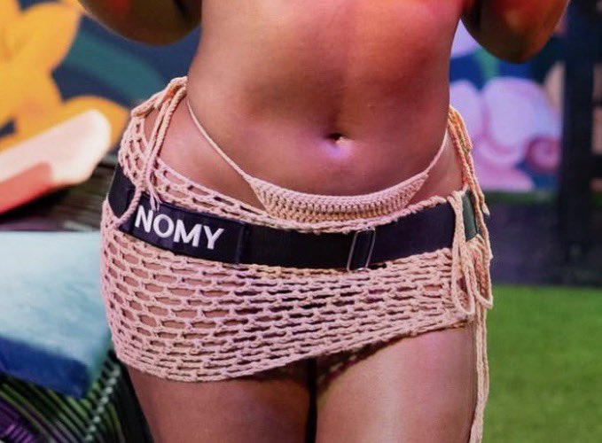 Nomycrave's tweet photo. Tiny waist, oversized mic belt… Nomy started a trend.😌💎🤏🏾

#NneomaWhitney #Nomy 
#BBNaija https://t.co/7ogtwhxfKp