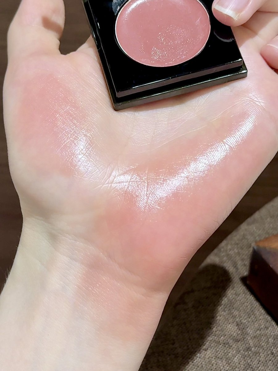 shallowspaces's tweet photo. YA AMPUN INI BLUSH CAKEP BANGETT... 3 in 1 pula, bisa buat lips sama eyeshadow https://t.co/jY2FCjw5u0